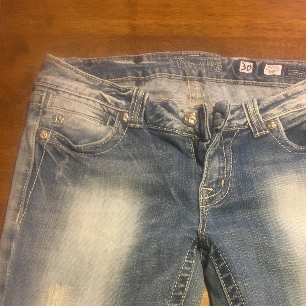 Miss Me jeans. Frayed at the bottoms. 34 inseam.